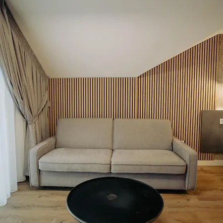 Zen Den 3*