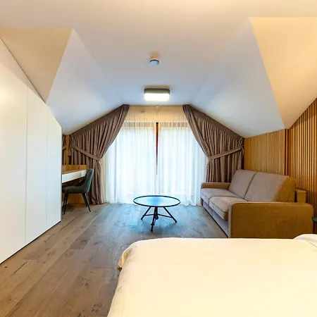 Konukevi Zen Den Braşov